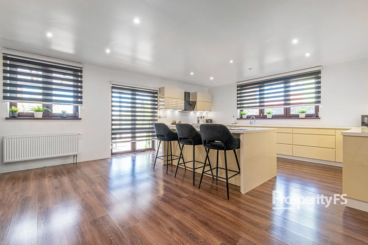 Prodej rodinného domu 290 m², pozemek 658 m²